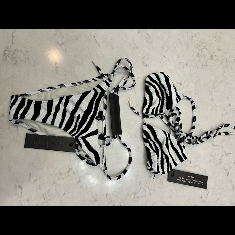 Triangl string bikini. NWT. Size small